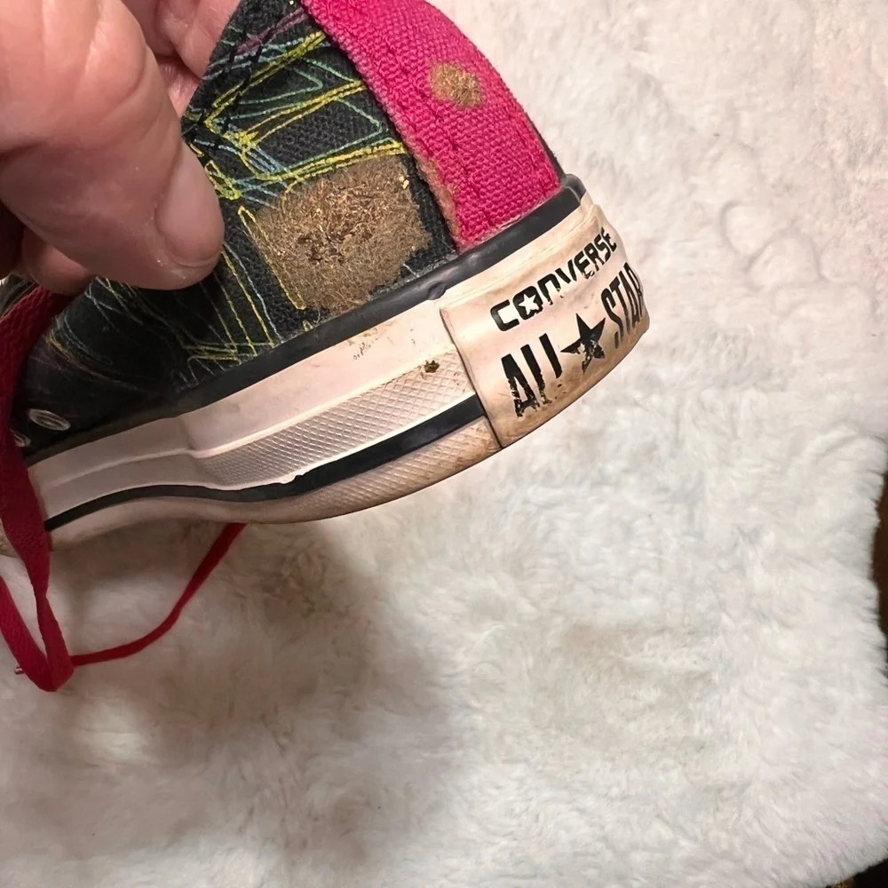 Converse sneakers size 4
